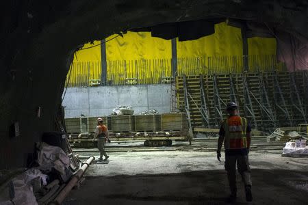 Sandhogs work in a tunnel in the East Side Access project, more than 15 stories beneath Midtown Manhattan where workers are building a new terminal for the Long Island Railroad, the United States' busiest commuter rail system, is seen during a media tour of the site in New York, November 4, 2015. REUTERS/Mike Segar