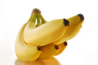 Les bananes : elles contiennent du silicium, un oligo-élément qui permet d'améliorer l'épaisseur des cheveux. On trouve également du silicium dans les haricots verts, la bière, ou certaines eaux minérales.