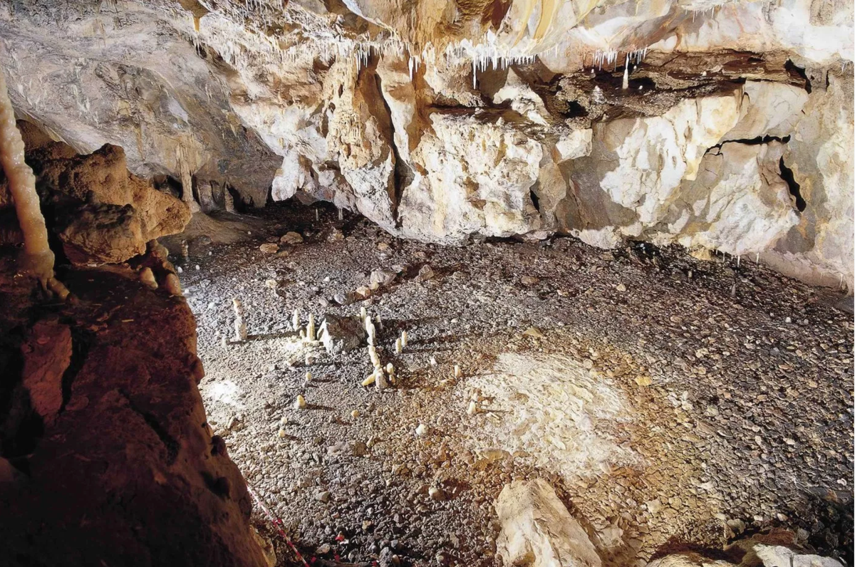 Archaeologists have discovered a pre-historic cave-dwelling, thought to have been constructed 16,800 years ago (University of Cantabria)