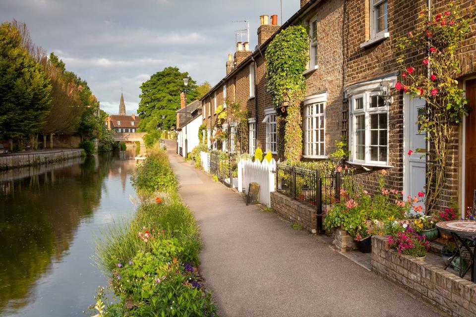 row of cottages in herefordshire