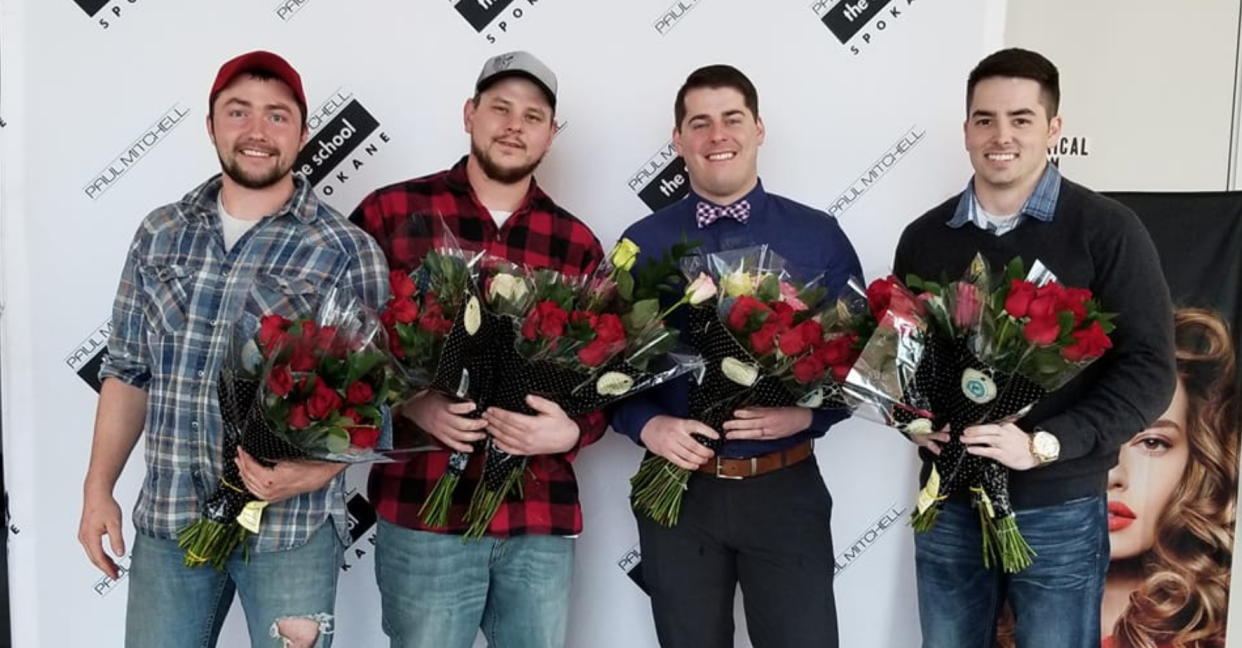 Seth Stewart and his brother started giving roses to their single friends on Valentine’s Day eight years ago. Now they’re delivering over 550 roses throughout their community as the tradition continues. (Photo: Rose Rush via Facebook)