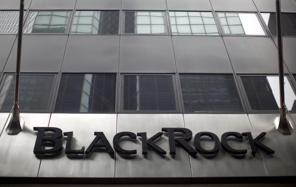 A BlackRock building is seen in New York June 12, 2009. BlackRock has agreed to buy Barclays Global Investors to create the world's biggest asset manager, BlackRock Global Investors, in a $13.5 billion deal that British bank Barclays hopes will put to rest concerns about its capital.    REUTERS/Eric Thayer (UNITED STATES BUSINESS)