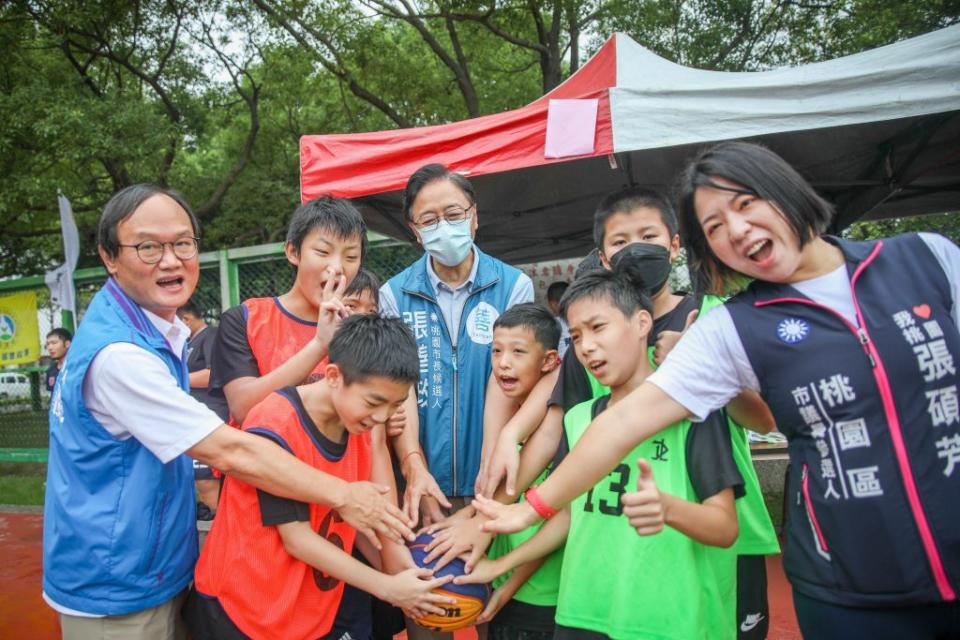 打造宜居健康城市，張善政期勉選手為國爭光。（張善政辦公室提供）