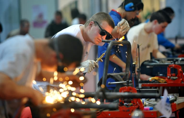 Die Zahl der neuen Verträge in der dualen Ausbildung ist nach dem Einbruch im Corona-Jahr 2020 im vergangenen Jahr zum dritten Mal in Folge gestiegen. Wie das Statistische Bundesamt mitteilte, schlossen 2023 rund 479.900 Menschen einen Vertrag ab. (PHILIPPE HUGUEN)