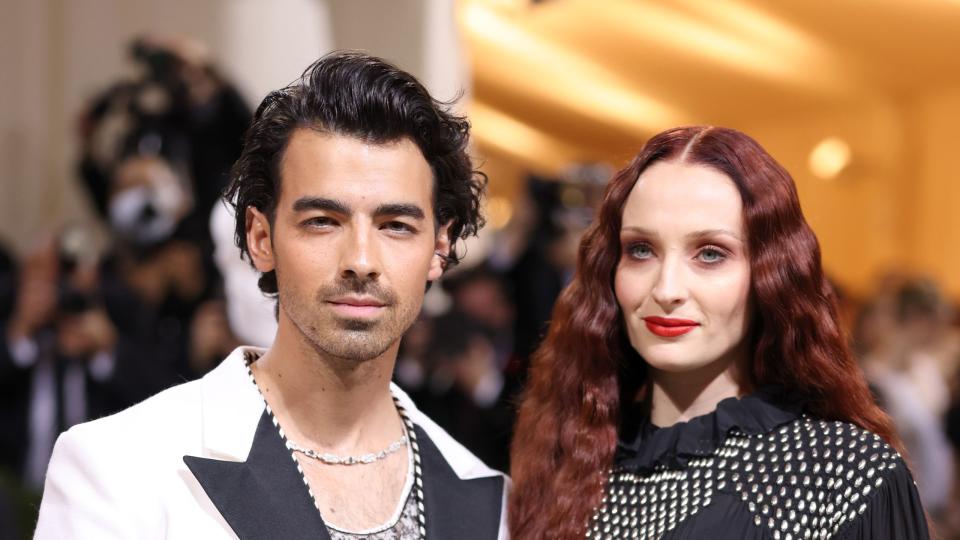 new york, new york may 02 l r joe jonas and sophie turner attend the 2022 met gala celebrating in america an anthology of fashion at the metropolitan museum of art on may 02, 2022 in new york city photo by john shearergetty images