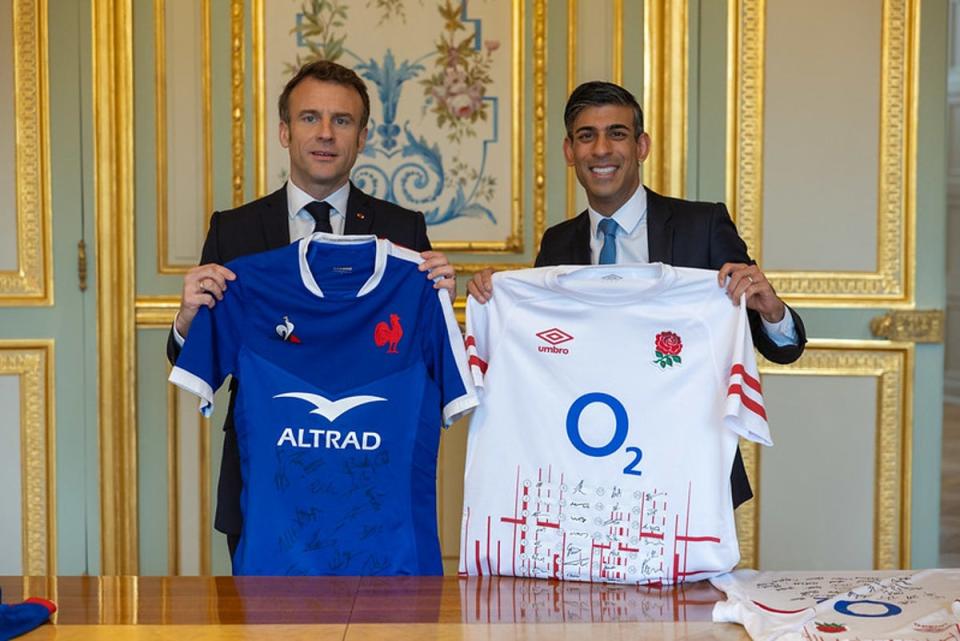 The leaders exchanged national rugby shirts ahead of Saturday’s Six Nations clash between England and France (Simon Walker / No10 Downing Streets)