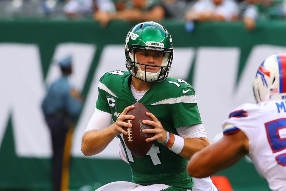 New York Jets quarterback Sam Darnold (14) could return this week. (Getty Images)