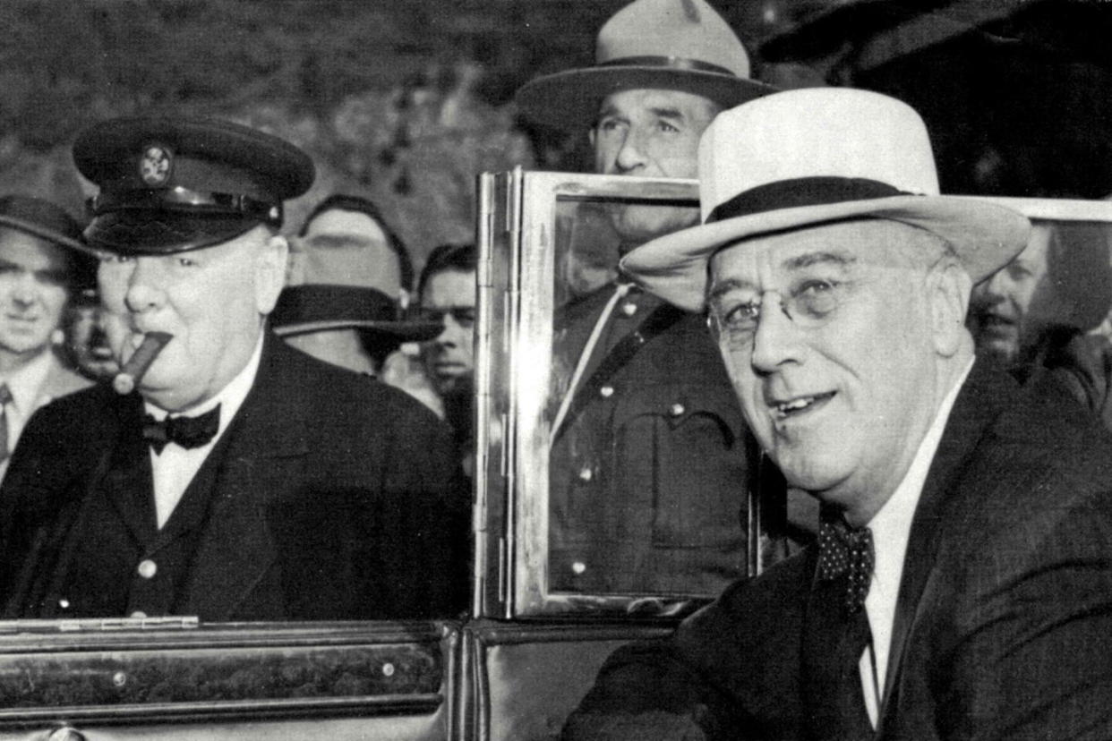 Winston Churchill, Premier ministre britannique, et Franklin Delano Roosevelt, président des États-Unis (à droite), au Québec en 1944.   - Credit:World History Archive/Abaca