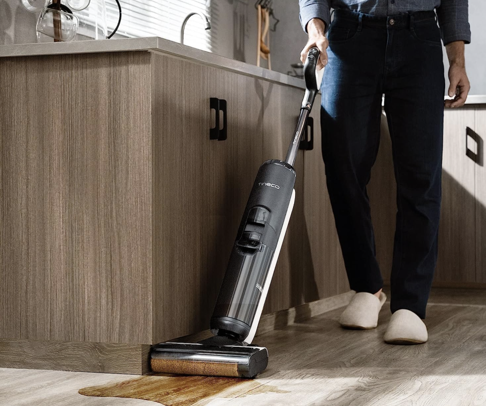 62% off Tineco FLOOR ONE S5 Cordless Smart Wet Dry Hard Floor Mop Vacuum Cleaner [2 Years Local Warranty] (Photo: Amazon)


