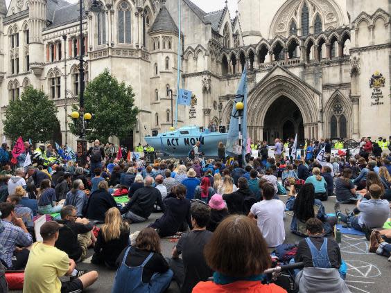 Protesters outside the Royal Courts of Justice (Ali Mitib)