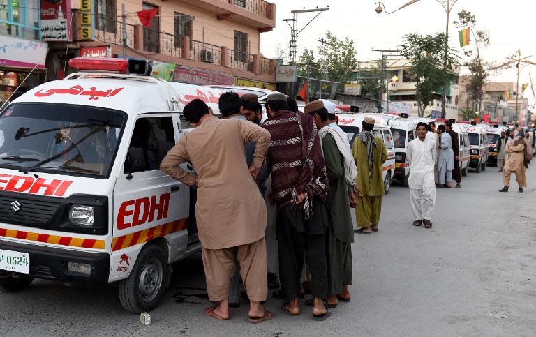 Volunteers from the Edhi Foundation transport the bodies of those killed in an attack on a bus in Quetta, southwest Pakistan on May 30, 2015