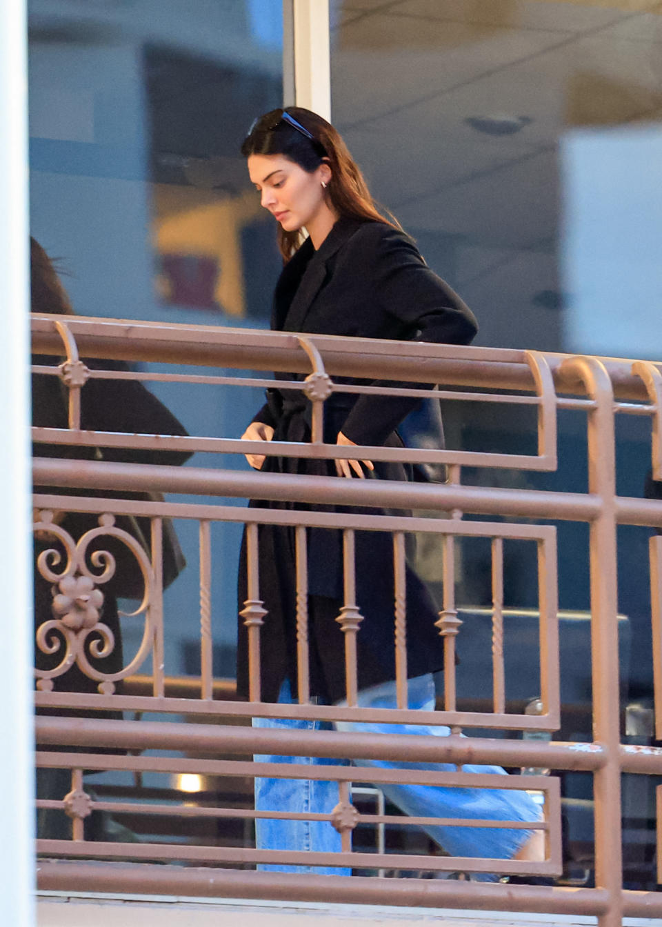 Kendall Jenner Supersizes Her Minimalist Staples With Big Sunglasses ...