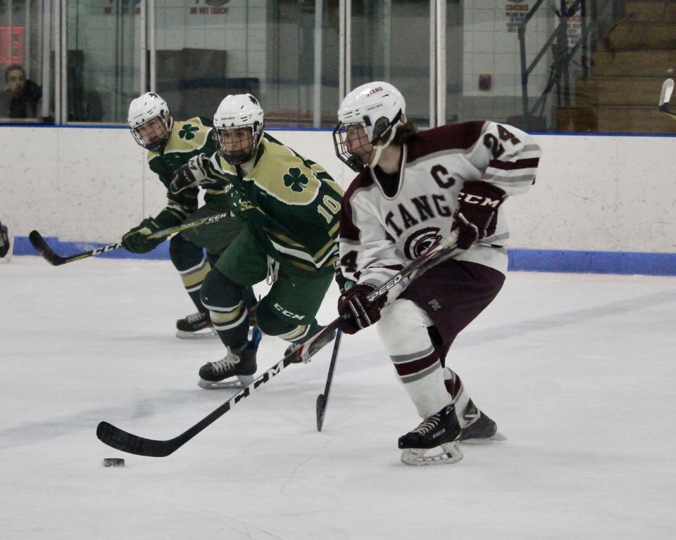 Bishop Feehan senior AJ Quetta, center, keep his eyes on a Bishop Stang opponent.