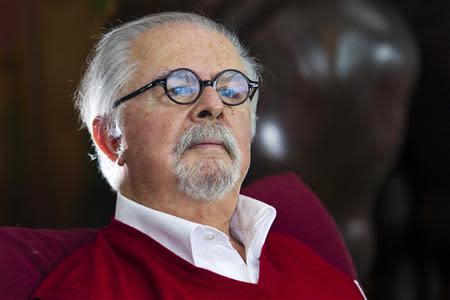 Colombian figurative artist Fernando Botero poses for a picture during an interview with Reuters in his New York apartment October 30, 2013. REUTERS/Eduardo Munoz