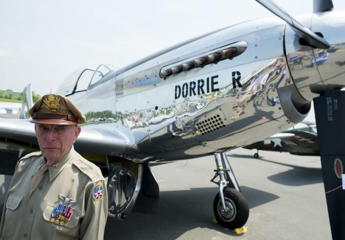 World War II veteran Jerry Yellin, a former P51 fighter pilot, stands in front of a P51 airplane as dozens of World War II era aircraft gather at Culpeper Regional Airport in Brandy Station, Virginia, May 7, 2015 (AFP Photo/Saul Loeb)