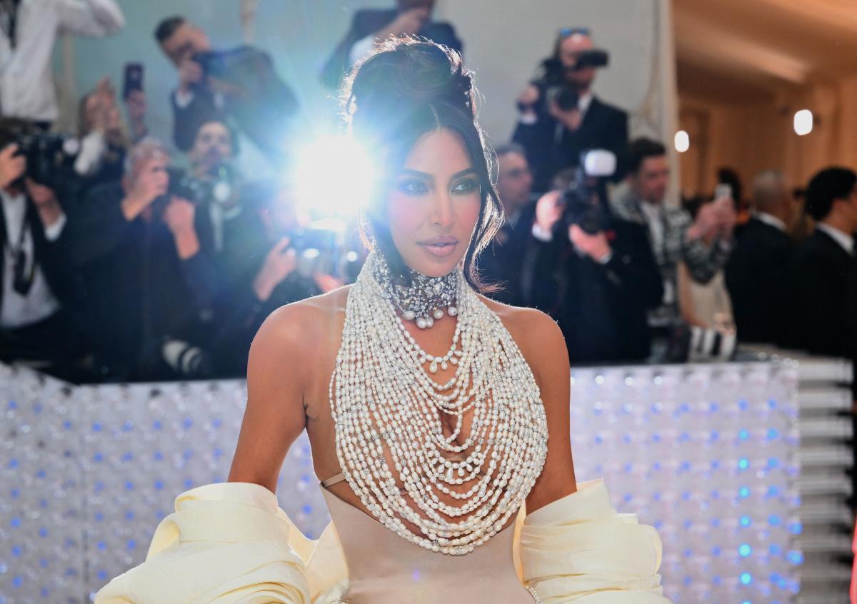 Kim Kardashian says she’s a ‘lights-off kind of girl’ in the bedroom: ‘It’s so weird’