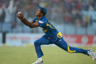 Sri Lankan cricketer Nuwan Kulasekara takes the catch to dismiss Bangladesh batsman Shakib Al Hasan during the second T20 cricket match between Bangladesh and Sri Lanka at The Zahur Ahmed Chowdhury Stadium in Chittagong on February 14, 2014. AFP PHOTO/ Munir uz ZAMAN