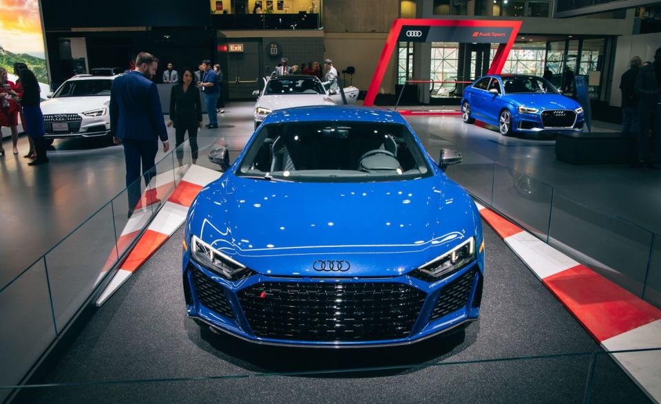 View Refreshed 2020 Audi R8 Photos