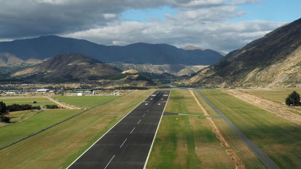 El tiempo es el principal problema cuando se vuela al principal aeropuerto de la Isla Sur de Nueva Zelanda, y puede que apenas se pueda disfrutar de las vistas.