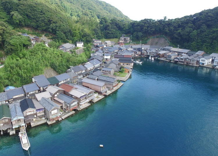 230棟沿著海岸的船屋。獨特的景色，就算是日本國內也只有這裡才有。