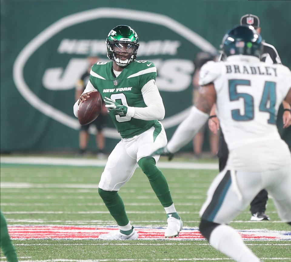 NY Jets quarterback Josh Johnson in the first half as the Philadelphia Eagles played the New York Jets in their final preseason game played at MetLife Stadium in East Rutherford, New Jersey on August 27, 2021.