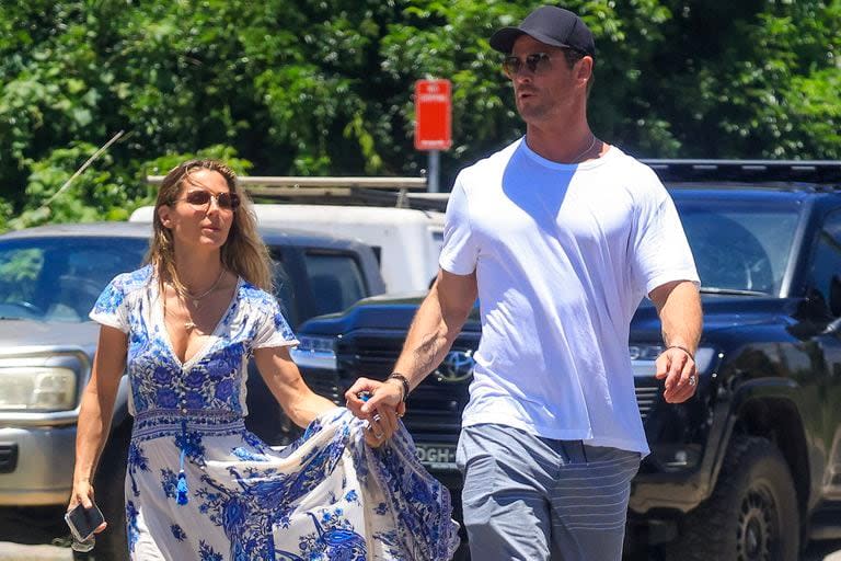 Chris Hemsworth y Elsa Pataky luego de un almuerzo familiar, un día cualquiera, muy enamorados y de la mano