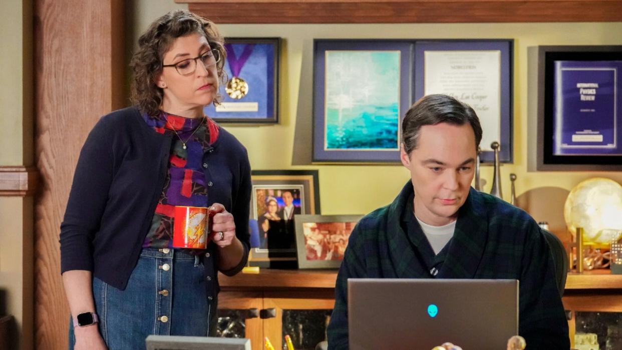  Mayim Bialik and Jim Parsons reprising their roles as Amy Farrah Fowler and Sheldon Cooper in the Young Sheldon finale. 