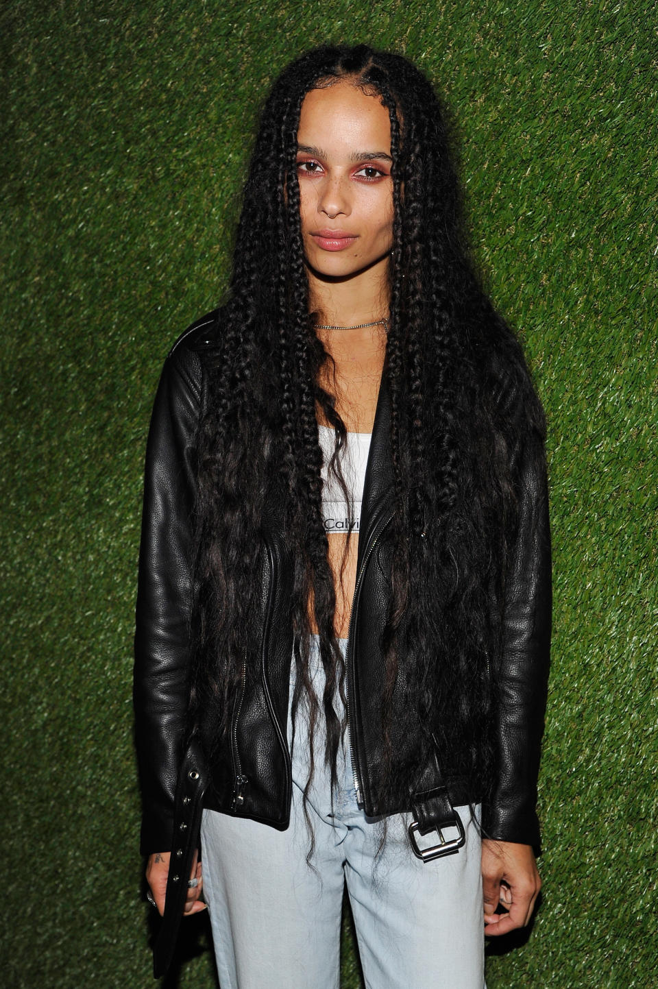 El premio a la originalidad es para Zoë Kravitz, que posó en un evento de Calvin Klein celebrado en 2015 con estas larguísimas trenzas. (Foto: John Sciulli / Getty Images)