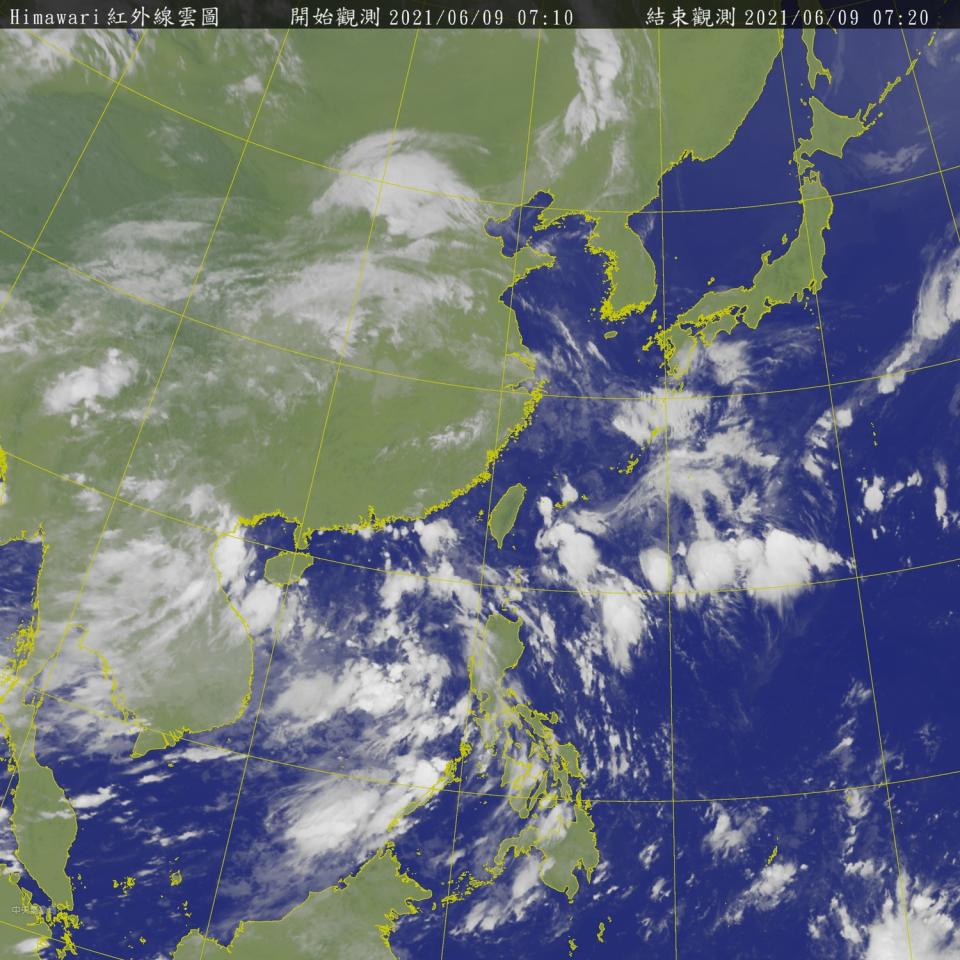 氣象局提醒，今天各地山區與中南部地區有午後降雨機率，請民眾注意局部大雨或短時強降雨。   圖：中央氣象局/提供