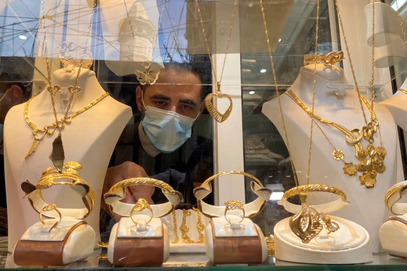 Gaza jeweller struggles to sell Christmas gold
