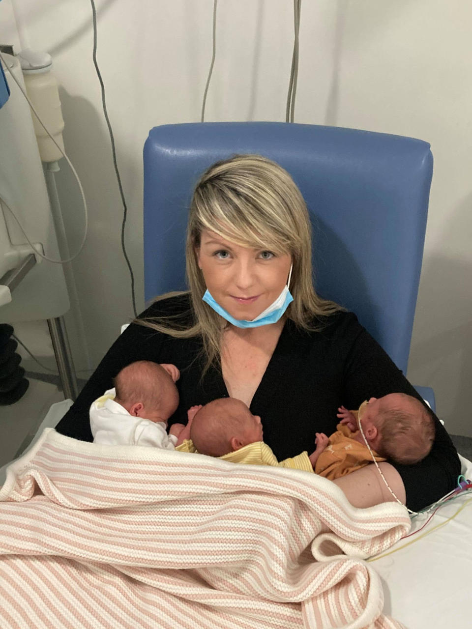  Jessica Pritchard and her triplets. (SWNS)