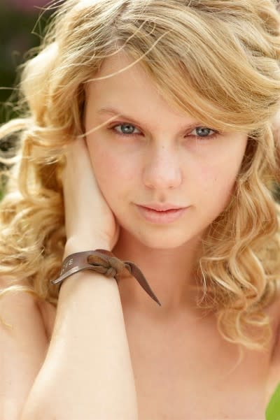 <div class="caption-credit"> Photo by: People</div><b>Taylor Swift</b> <br> Besides this photo being 100% unretouched, Swift is also sans-makeup. It appeared in People Magazine's 2008 "100 Most Beautiful People" issue.