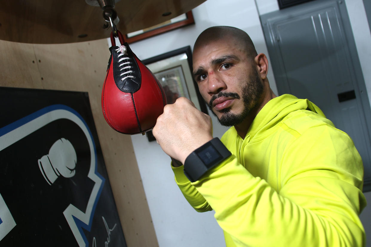 El boxeador puertorriqueño Miguel Cotto se entrena el 11 de noviembre de 2015 en Hollywood, California (GETTY IMAGES NORTH AMERICA/AFP/Archivos | Jc Olivera)