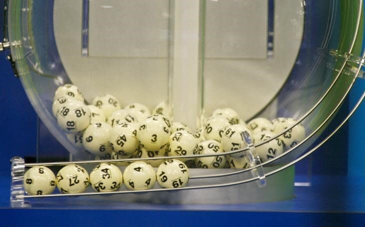 The winning Powerball numbers are shown after being drawn at the Florida Lottery studio in Tallahassee, Florida January 13, 2016.  REUTERS/Philip Sears