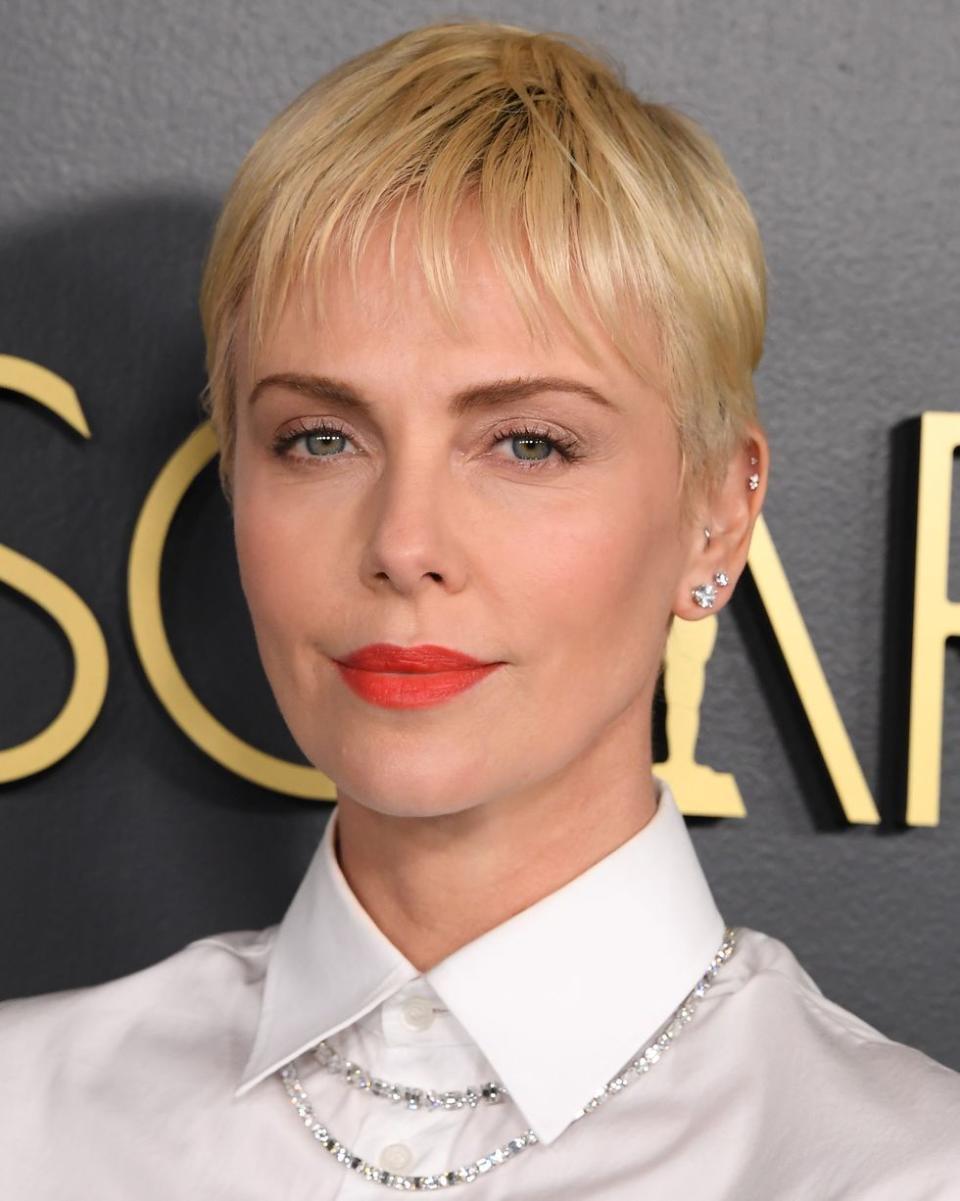 <p>Whether it's a chocolate brown jaw length bob, a balayage bowl cut or a bright blonde schoolboy crop, Charlize Theron always looks epic with short hair.</p>