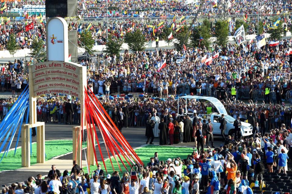 Pope Francis © arrive with young people before crossing the Gate of Mercy at the Campus Misericordiae in Brzegi, Poland, 30 July 2016, during the evening vigil with pilgrims participating in the World Youth Day 2016. (EPA/RADEK PIETRUSZKA POLAND OUT)