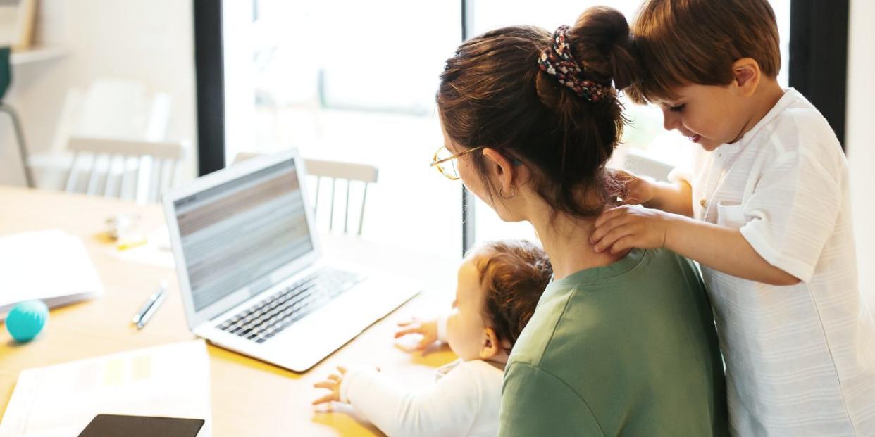 mom working on computer with kids