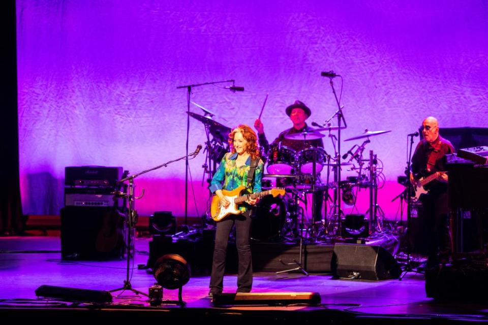 Timeless … Bonnie Raitt and band.