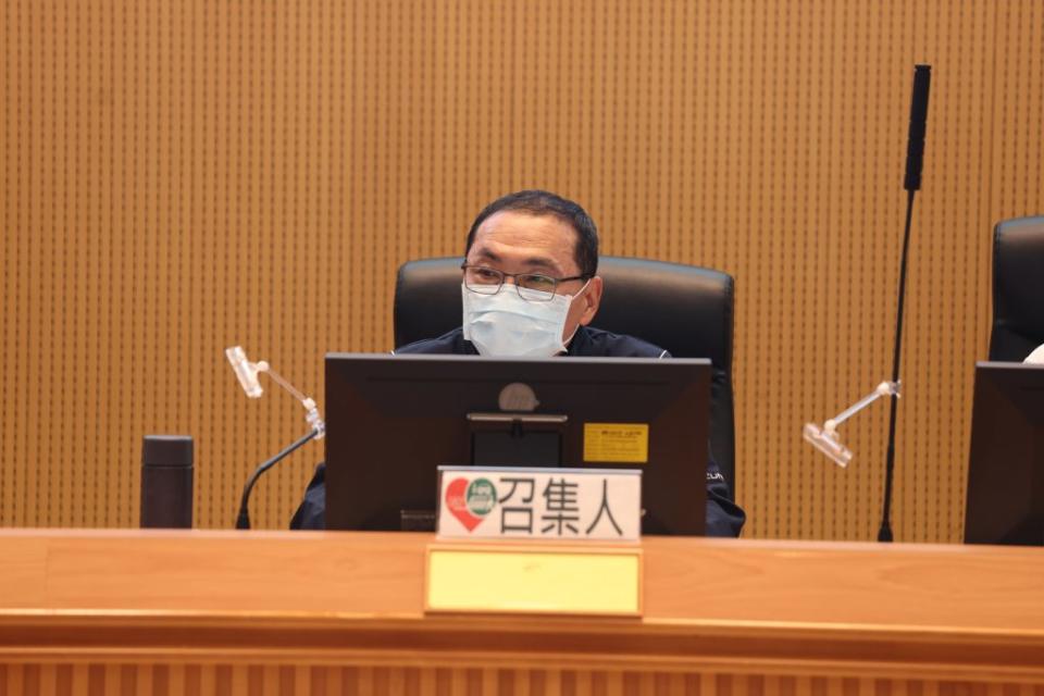 新北市長侯友宜表示，市府去年發動多次跨機關的交通安全防制專案，今年將再全面擴大，提供民眾安全的交通環境。（記者蔡琇惠攝）