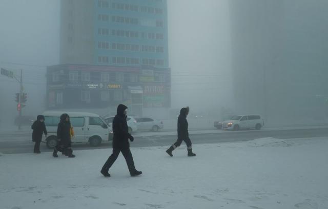 Sub-zero temperatures freeze girl's eyelashes in Siberia - Russia