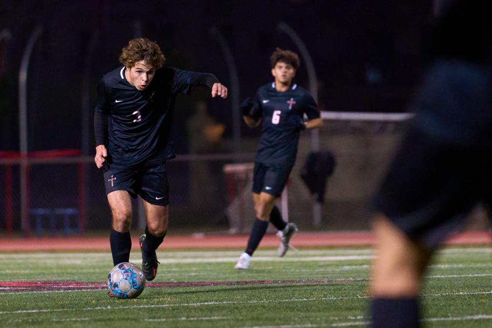 Brophy Broncos Benny Coury (3) drives the ball against the Hamilton Huskies at Brophy Preps Sports Campus in Phoenix, on Thursday, Feb. 2, 2023.