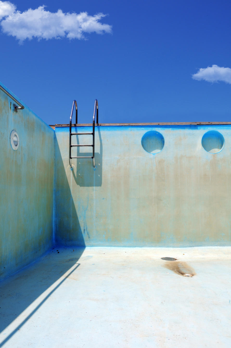 Empty swimming pool without water