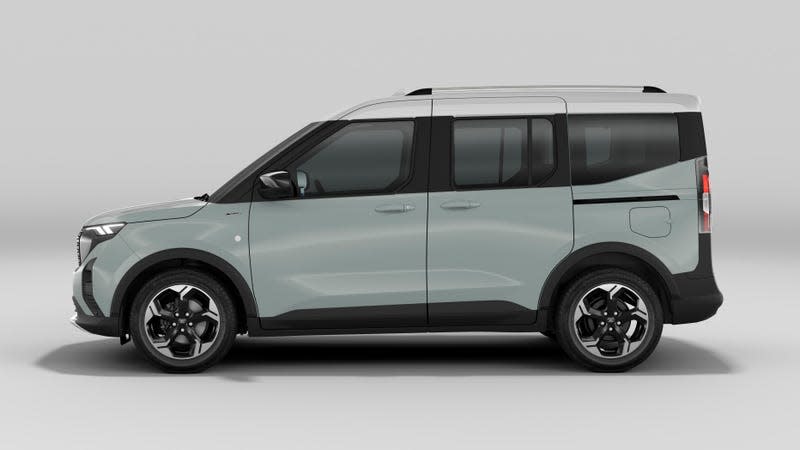 2024 Ford E-Tourneo Courier side view.