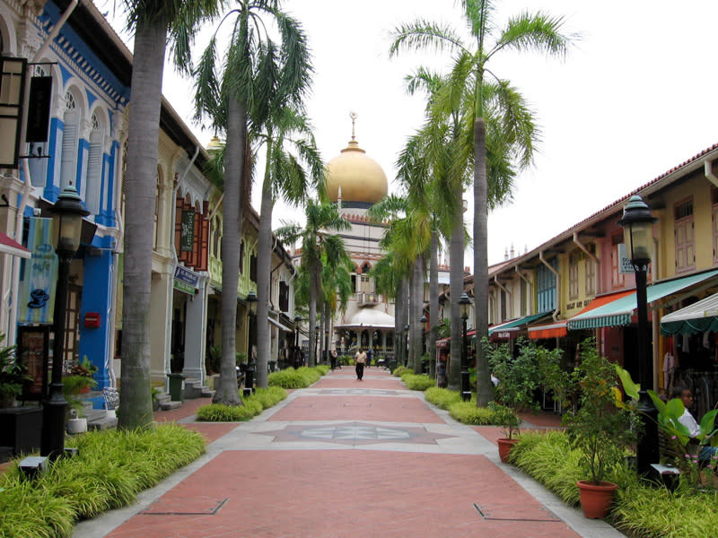 Image Credit: Arab Street lies adjacent to Haji Lane, but its atmosphere couldn't be more different. (Image Credit: hoanglephuonglinh.wordpress.com)