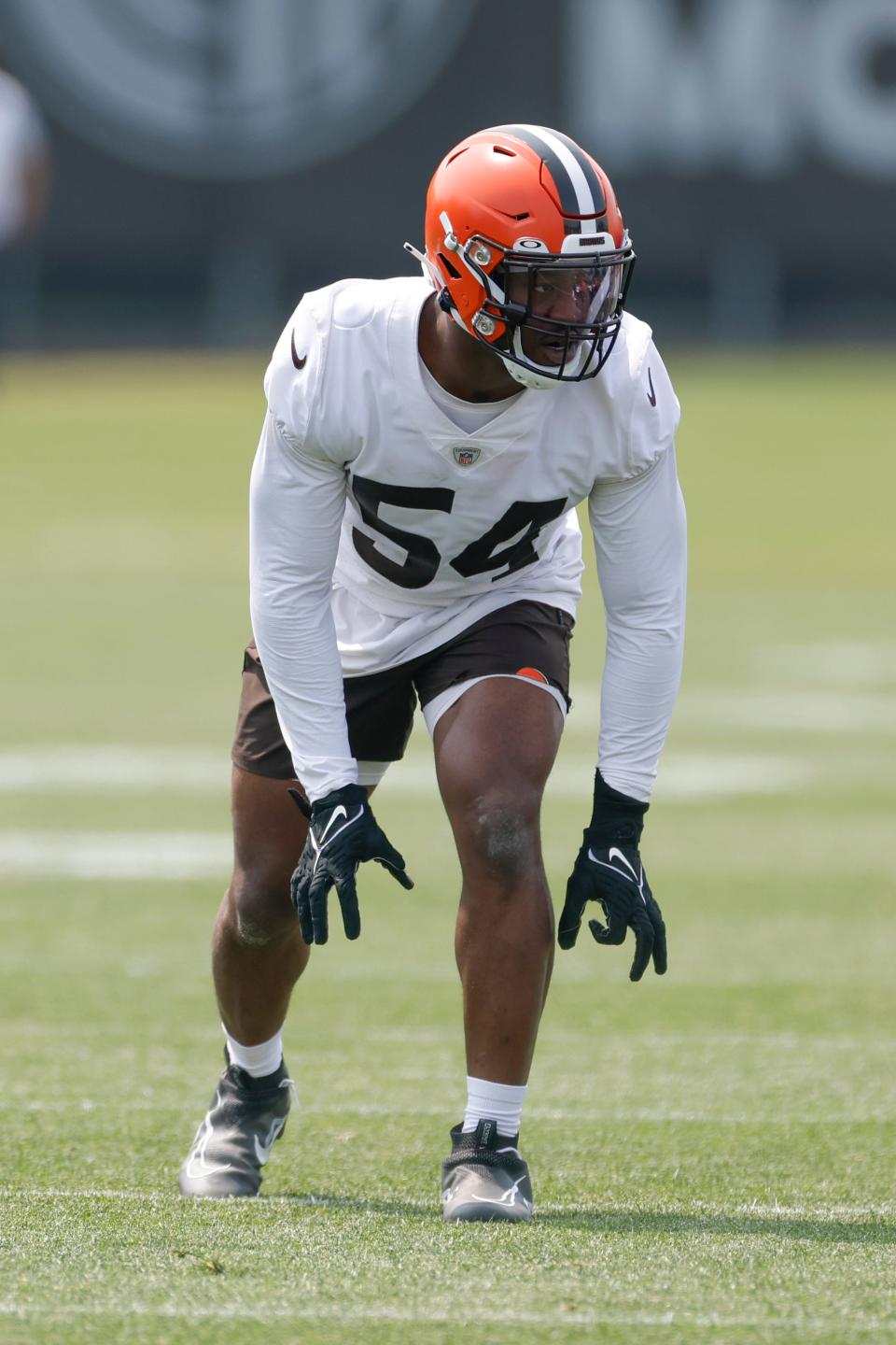 Cleveland Browns defensive end Ogbo Okoronkwo takes part in drills Wednesday, June 7, 2023, in Berea.