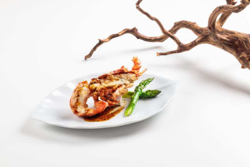 Peach Garden - Baby Lobster with Baked with Black Truffle L