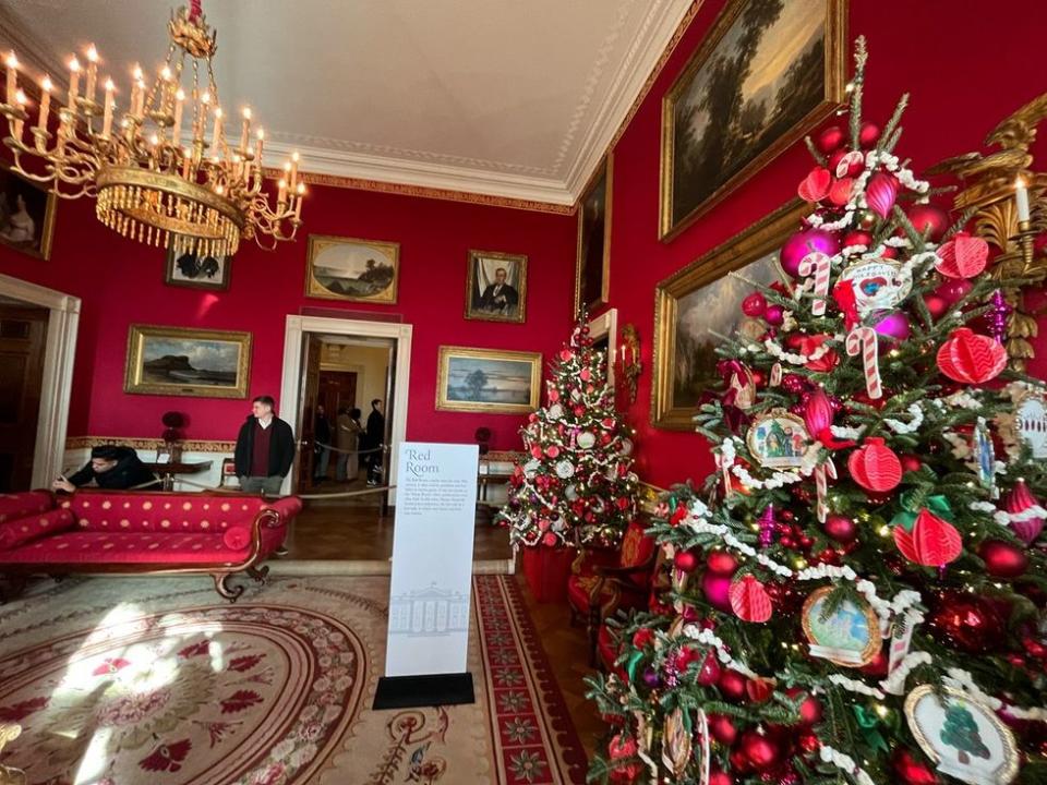 Tour White House Holiday Decorations 2023