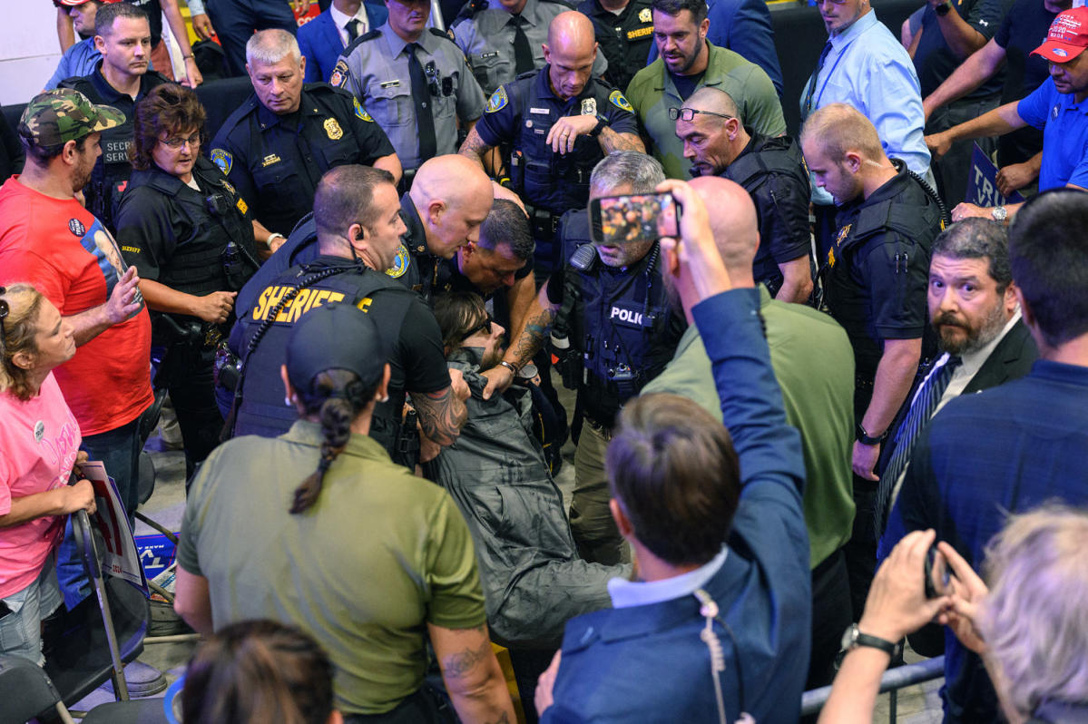 Protester who interrupted Trump rally to face charges, according to local police