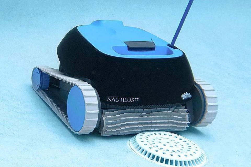 Dolphin Nautilus CC Robotic Pool