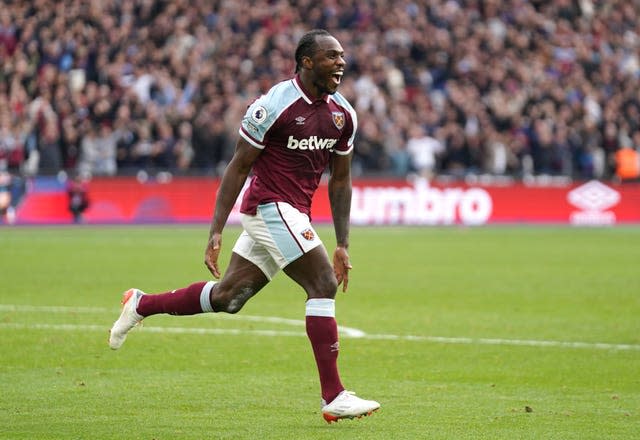 Michail Antonio celebrates